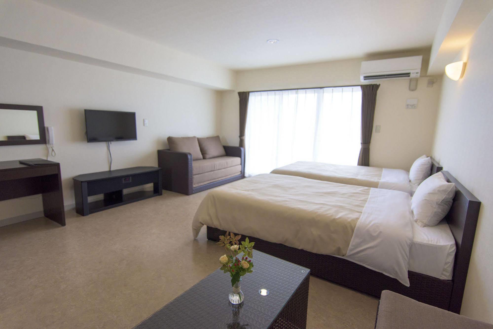 Condominium Hotel Monpa Chatan Buitenkant foto