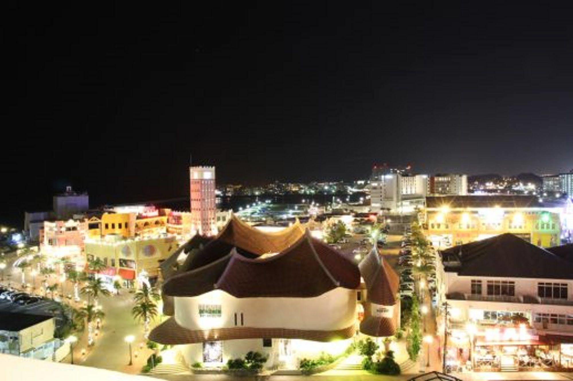 Condominium Hotel Monpa Chatan Buitenkant foto